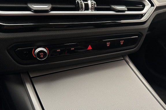 BMW 330e 27 of 30