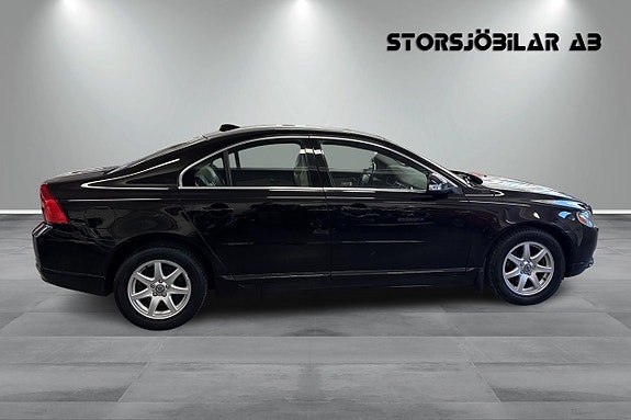 Volvo S80 2 of 17