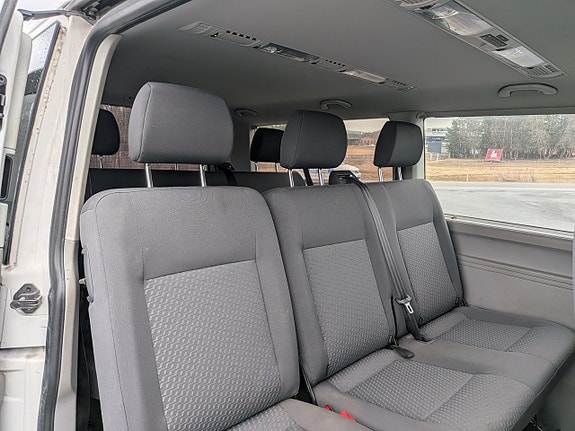 Volkswagen Caravelle 10 of 19