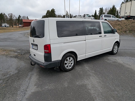 Volkswagen Caravelle 9 of 19