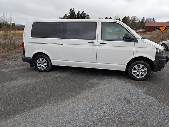 Volkswagen Caravelle 7 of 19