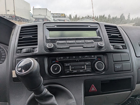 Volkswagen Caravelle 19 of 19