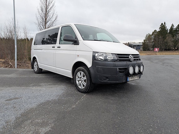 Volkswagen Caravelle 4 of 5