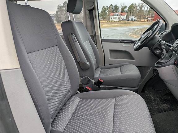 Volkswagen Caravelle 13 of 19