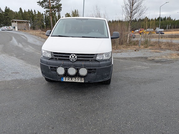 Volkswagen Caravelle 3 of 5