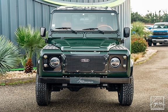 Land Rover Defender 110 7 of 27