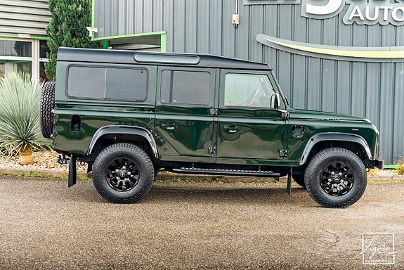 Land Rover Defender 110 3 of 5
