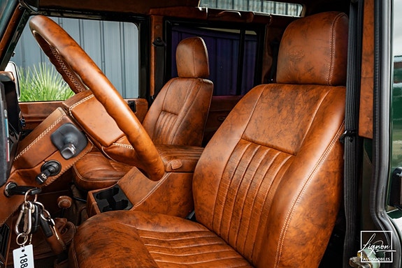 Land Rover Defender 110 22 of 27