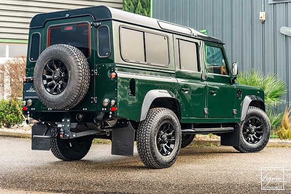 Land Rover Defender 110 5 of 5