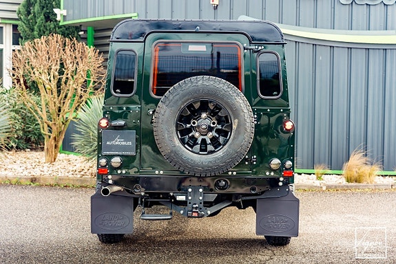 Land Rover Defender 110 8 of 27