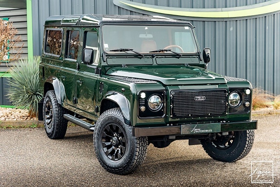 Land Rover Defender 110 2 of 5