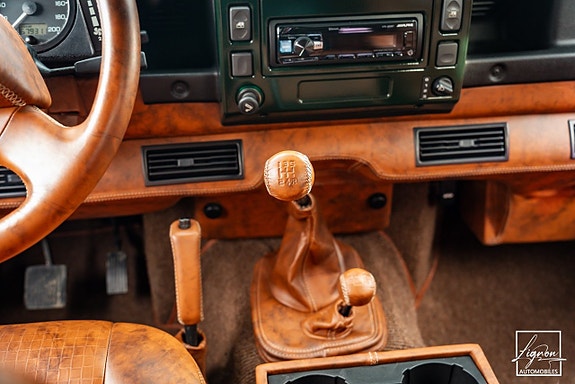 Land Rover Defender 110 20 of 27