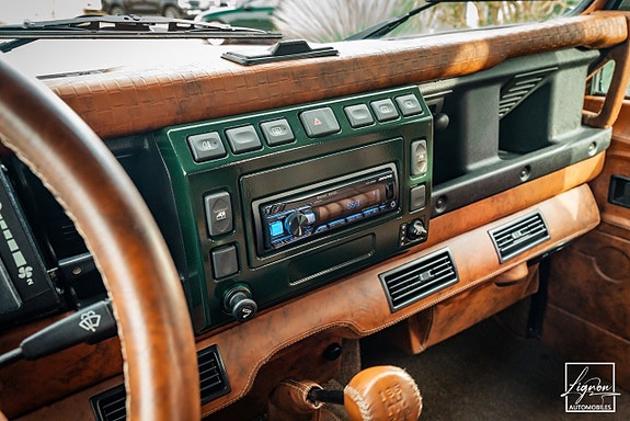 Land Rover Defender 110 17 of 27