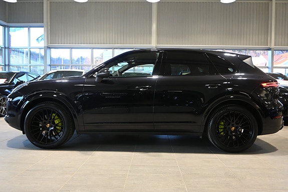 Porsche Cayenne 2 of 5