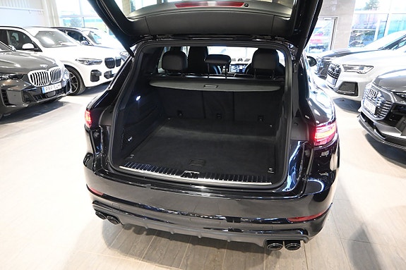 Porsche Cayenne 15 of 26