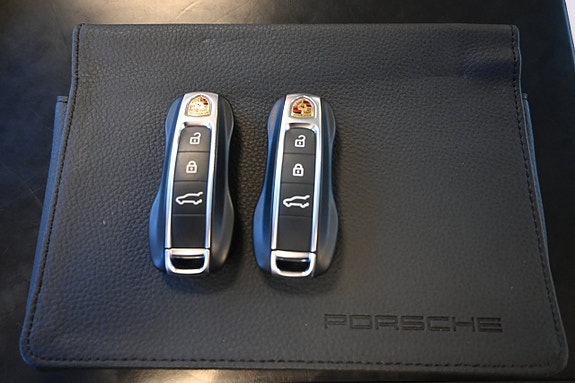 Porsche Cayenne 26 of 26