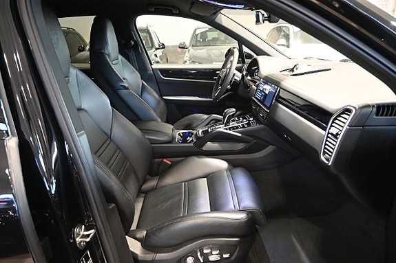 Porsche Cayenne 11 of 26