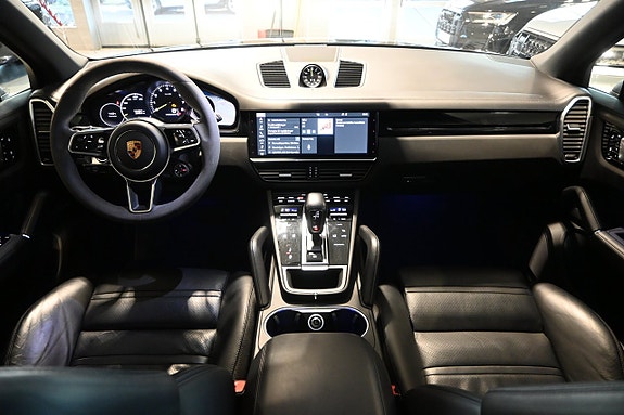 Porsche Cayenne 9 of 26