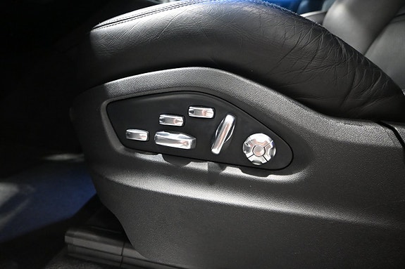 Porsche Cayenne 18 of 26