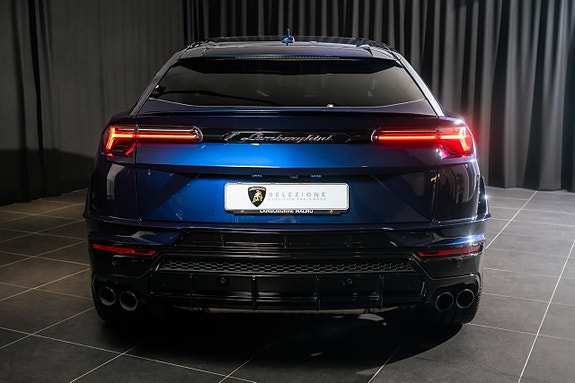 Lamborghini Urus 5 of 5