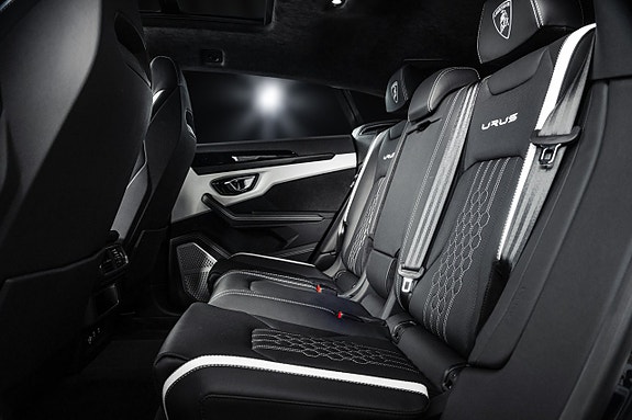Lamborghini Urus 9 of 12