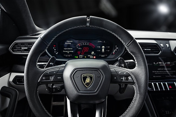 Lamborghini Urus 8 of 12