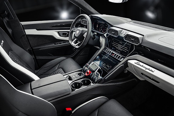 Lamborghini Urus 11 of 12