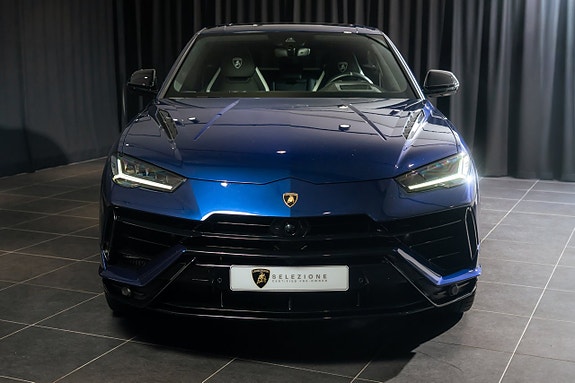 Lamborghini Urus 4 of 5