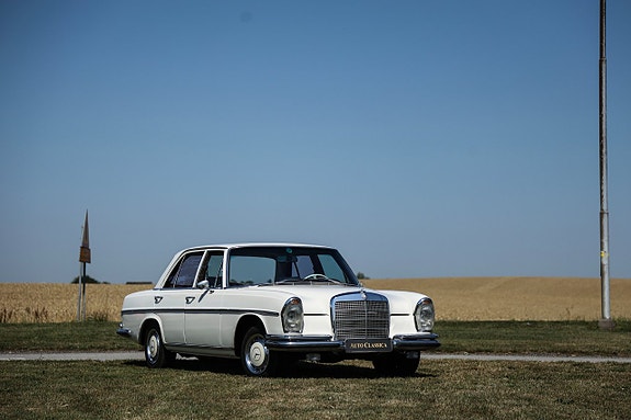 Mercedes-Benz 280 S 2 of 15