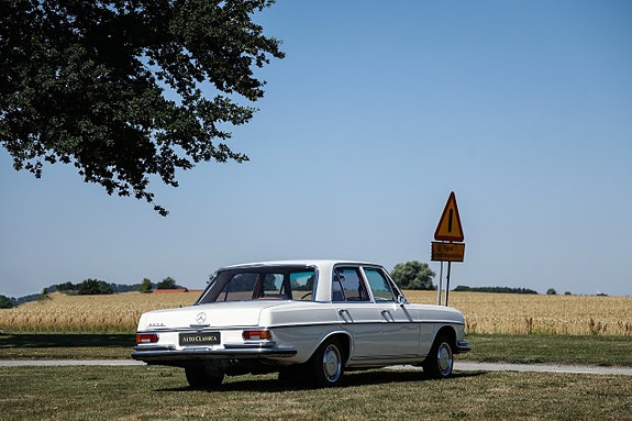 Mercedes-Benz 280 S 8 of 15