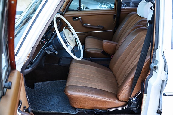 Mercedes-Benz 280 S 15 of 15