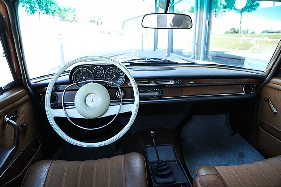 Mercedes-Benz 280 S 12 of 15
