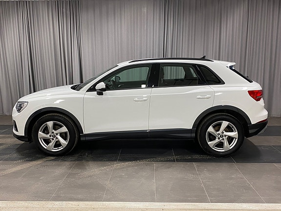 Audi Q3 2 of 5