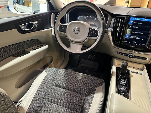 Volvo XC60 4 of 5