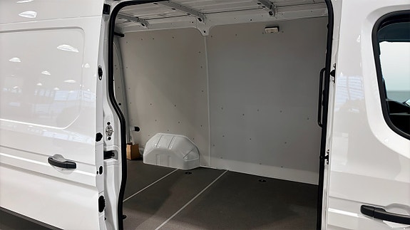 Nissan Interstar 9 of 20