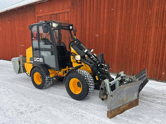 JCB 403 Plus 30km/h inkl plogutrustning redskap 587h