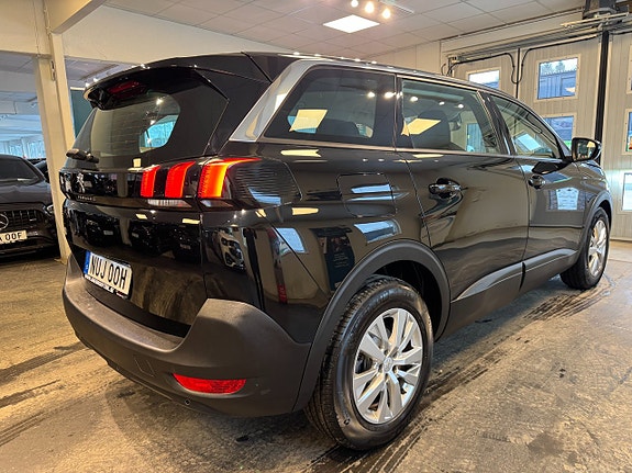Peugeot 5008 4 of 5