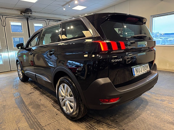 Peugeot 5008 3 of 5