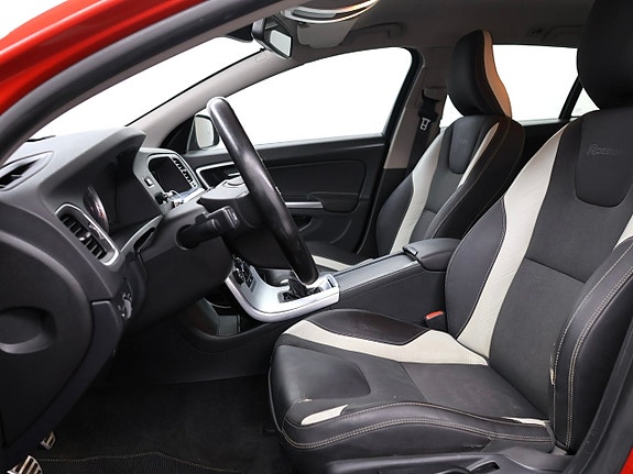 Volvo V60 13 of 27