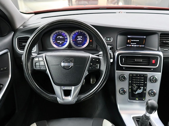 Volvo V60 18 of 27