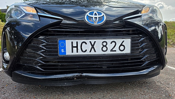 Toyota Yaris 7 of 9