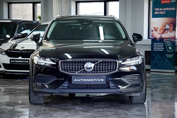 Volvo V60 Cross Country 2 of 5