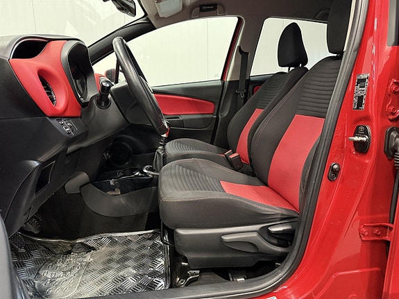 Toyota Yaris 9 of 24