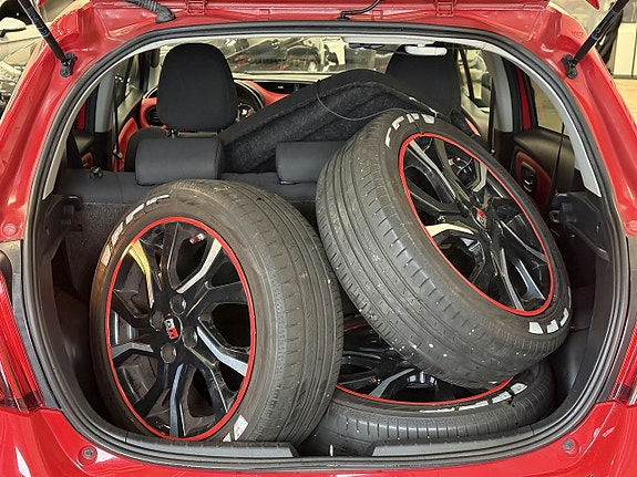 Toyota Yaris 5 of 24