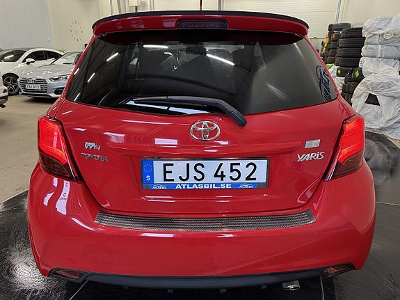 Toyota Yaris 4 of 24