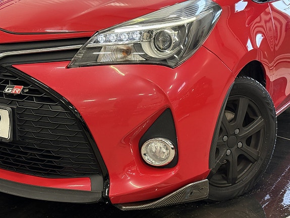 Toyota Yaris 2 of 24
