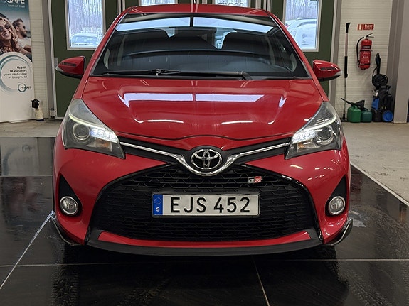 Toyota Yaris 8 of 24