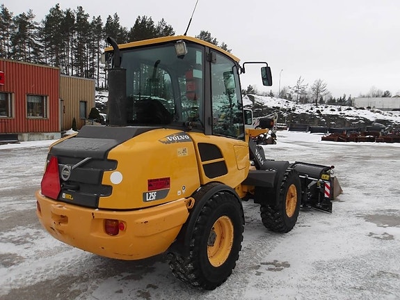Volvo L 25 F 3 of 5