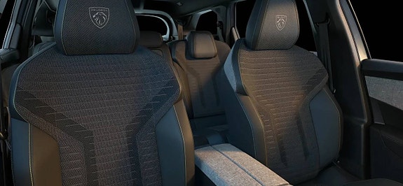 Peugeot e-5008 8 of 8