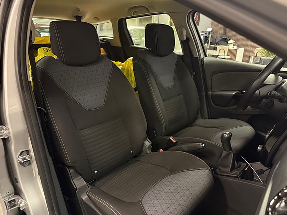 Renault Clio 18 of 19